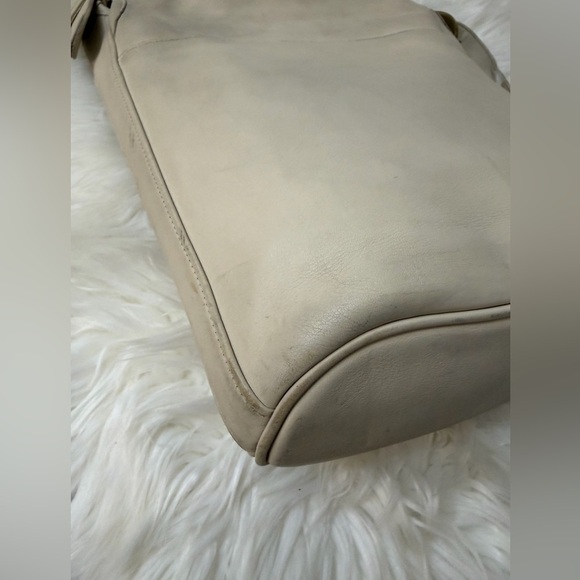 Vintage Coach Crossbody bag. style #4115 - Picture 7 of 12